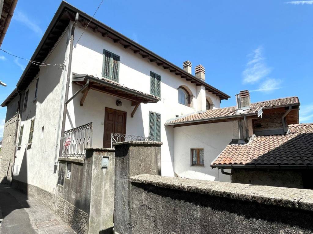 Casa indipendente a Alta valle intelvi in Via Cerasola, 1 - Foto 2
