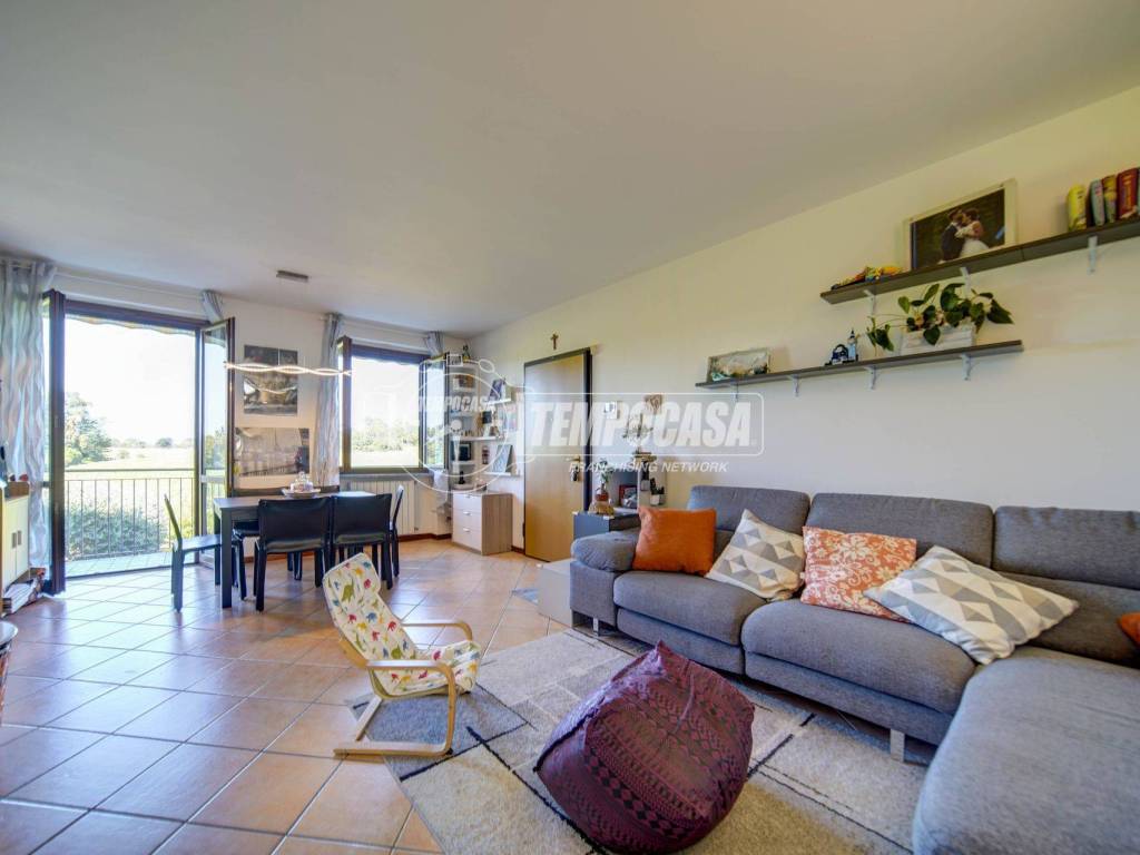 Appartamento a Carnago in Via Don Mario Mottironi 21 - Foto 2