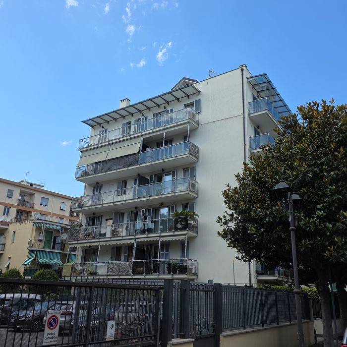 Appartamento a Albenga in Via Costituzione - Foto 2