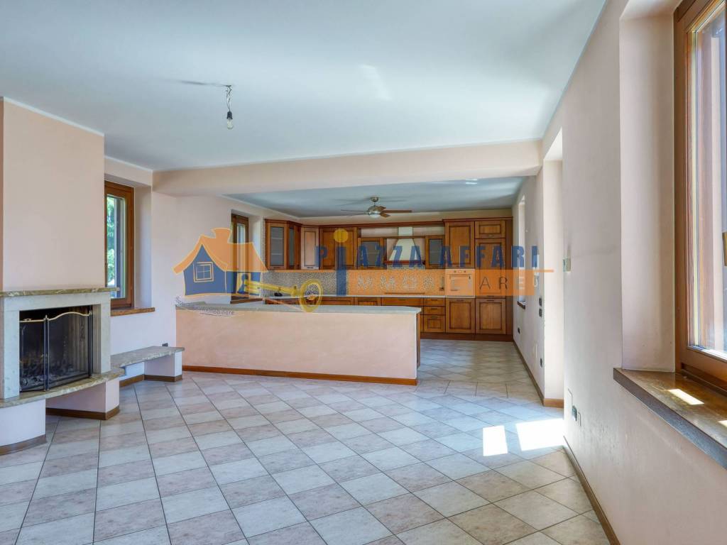 Villa a Carnago in Via Dante Alighieri - Foto 2