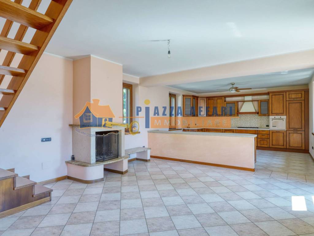 Villa a Carnago in Via Dante Alighieri - Foto 3