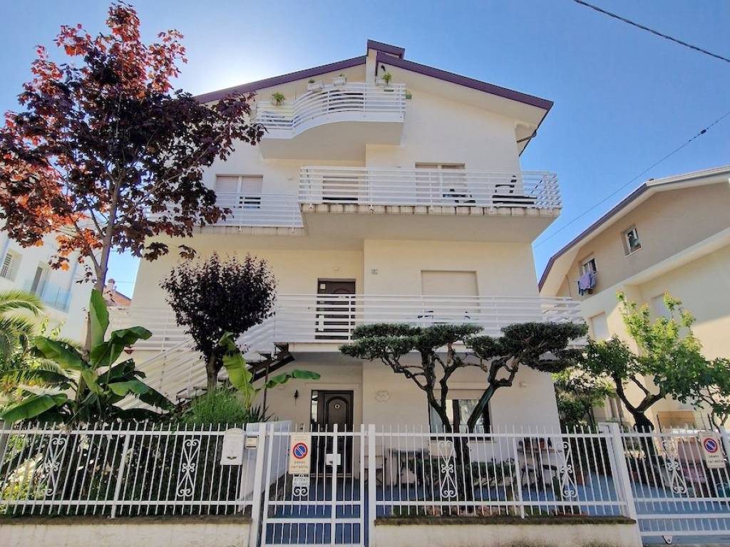 Attico / mansarda a Riccione in Viale Montefiore Conca, 9 - Foto 2