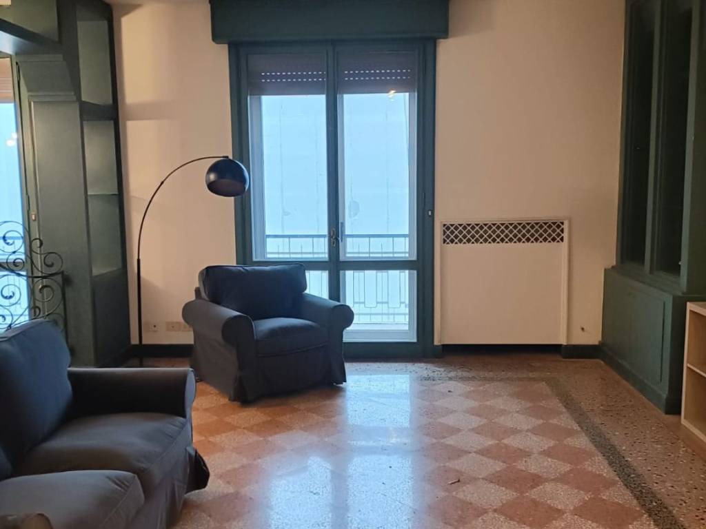 Appartamento a Modena in Via Pietro Giardini - Foto 2