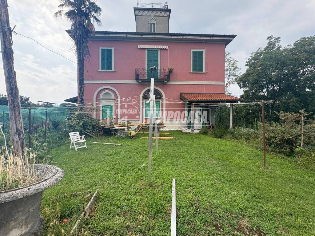 Villa a Cucciago in Via Raffaello 18 - Foto 3