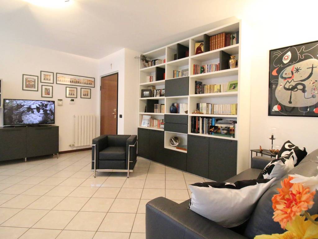 Appartamento a Caronno pertusella in Via Piave, 243 - Foto 5