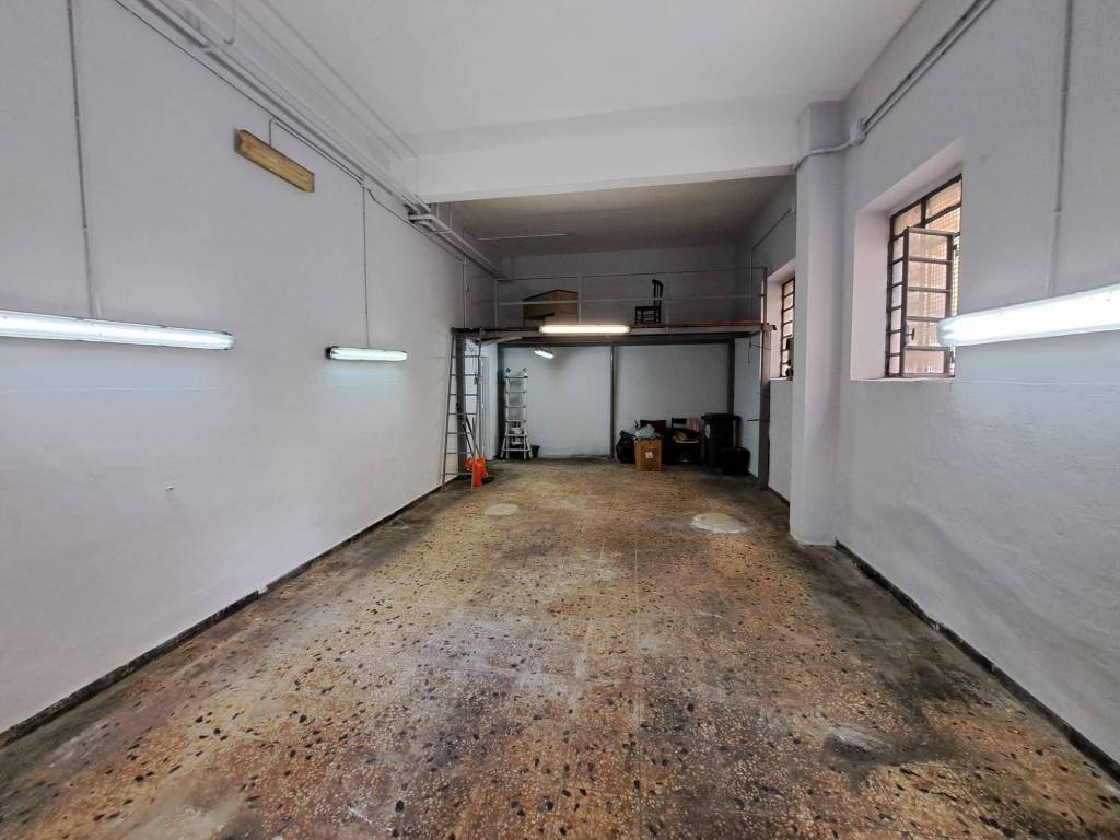 Box / garage a Salerno in Via Luigi Manzella - Foto 3