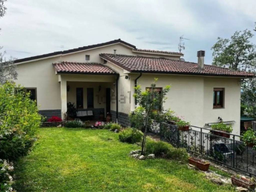 Villa a Subbiano in Loc. Castelnuovo S.N.C. - Foto 2