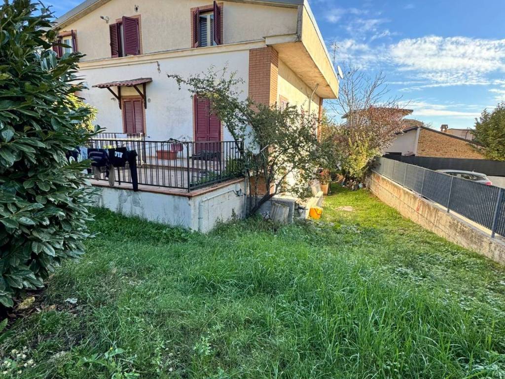 Casa indipendente a Avezzano in Via Lago di Scanno - Foto 2