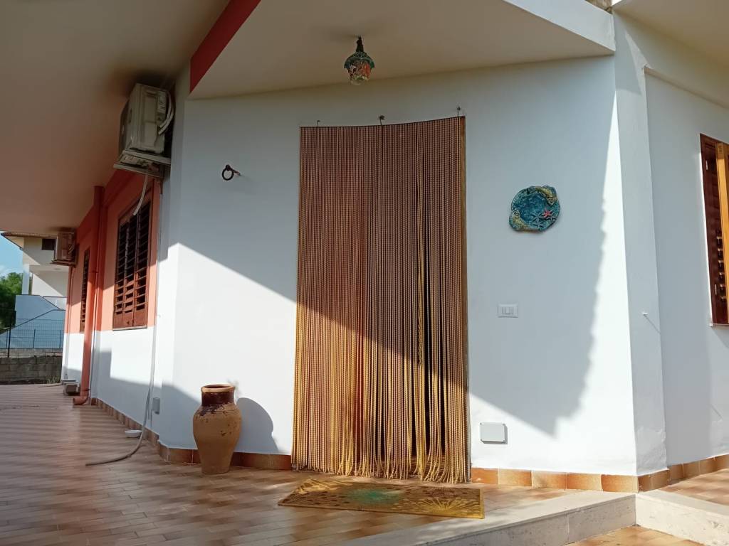 Villa a Noto in Via C. di Lorenzo Borgia - Foto 2