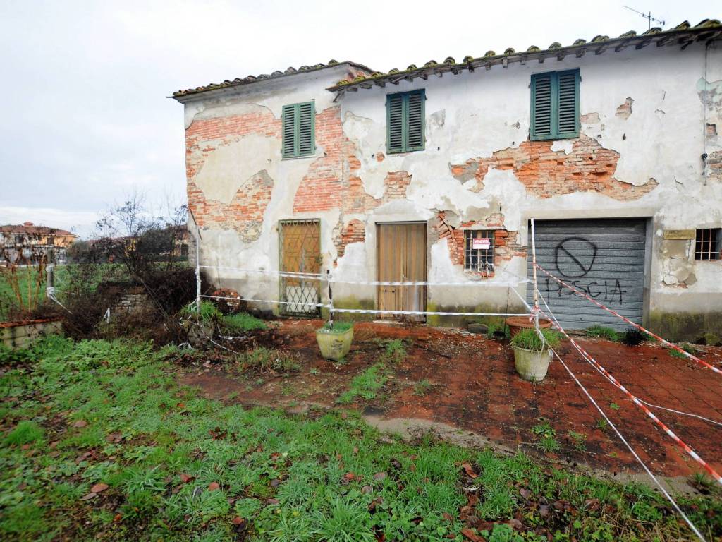 Casa indipendente a Pescia in Strada Provinciale Romana - Foto 2
