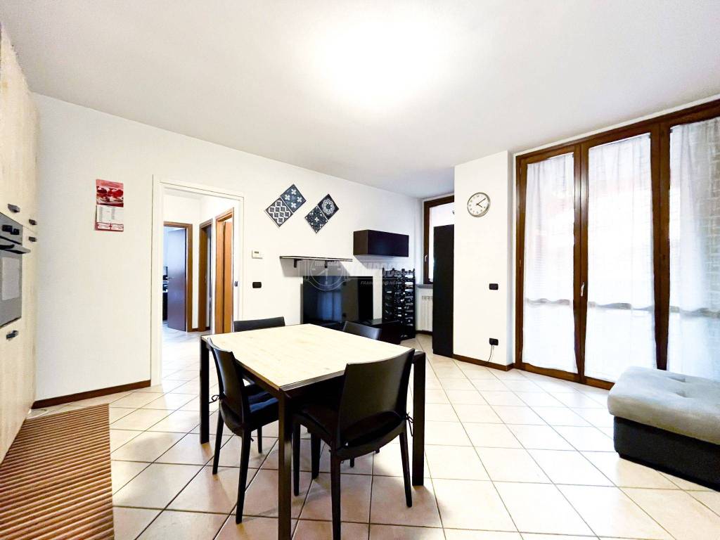 Appartamento a Comazzo in Via Cav. Domenico Mangiagalli 9 - Foto 2