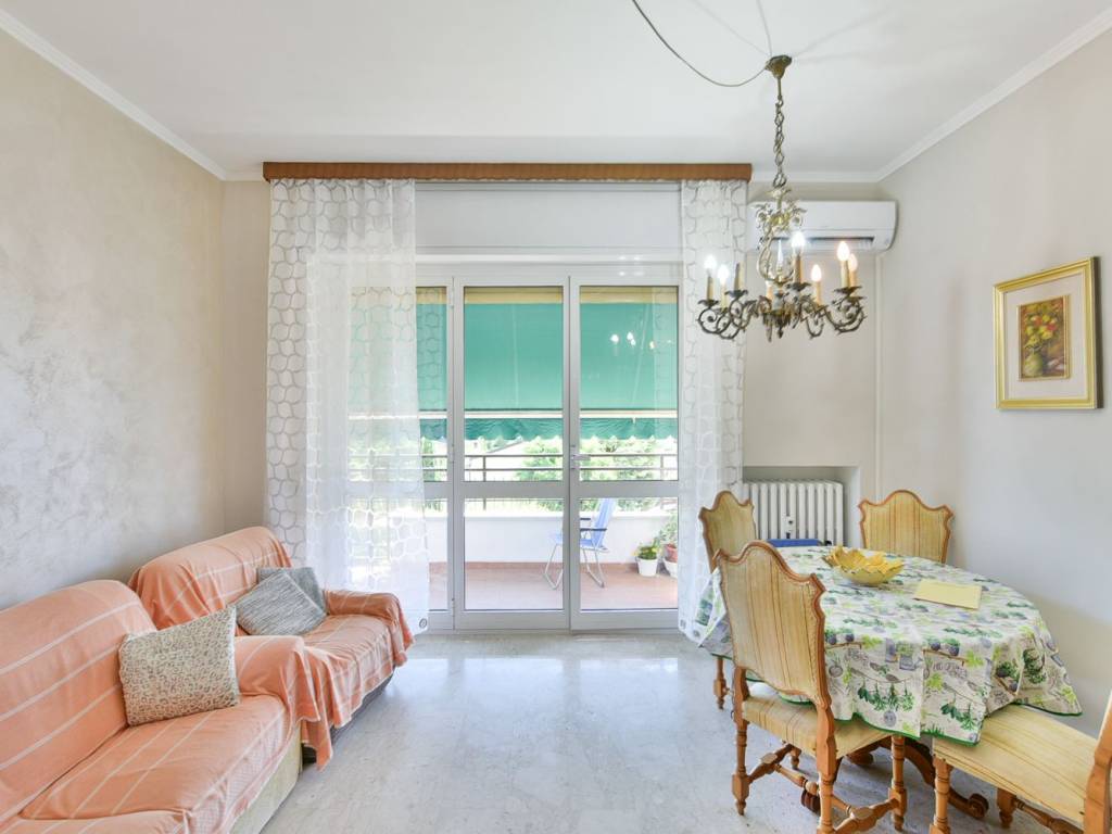 Appartamento a Como in Via Valorsa Cipriano - Foto 5
