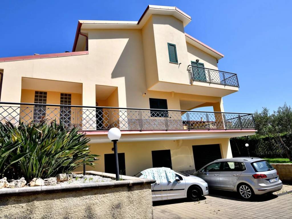 Villa a Montepaone in Via Gioacchino Murat, 20 - Foto 2
