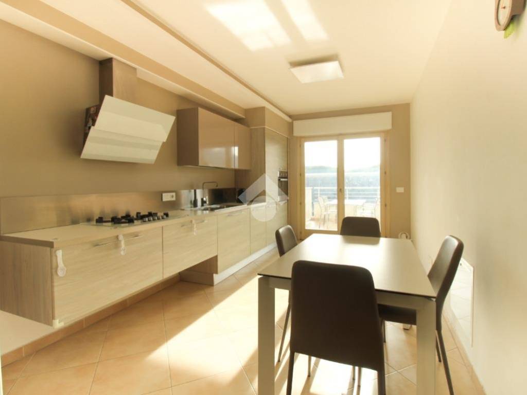 Appartamento a Roseto degli abruzzi in Via E. de Amicis - Foto 2