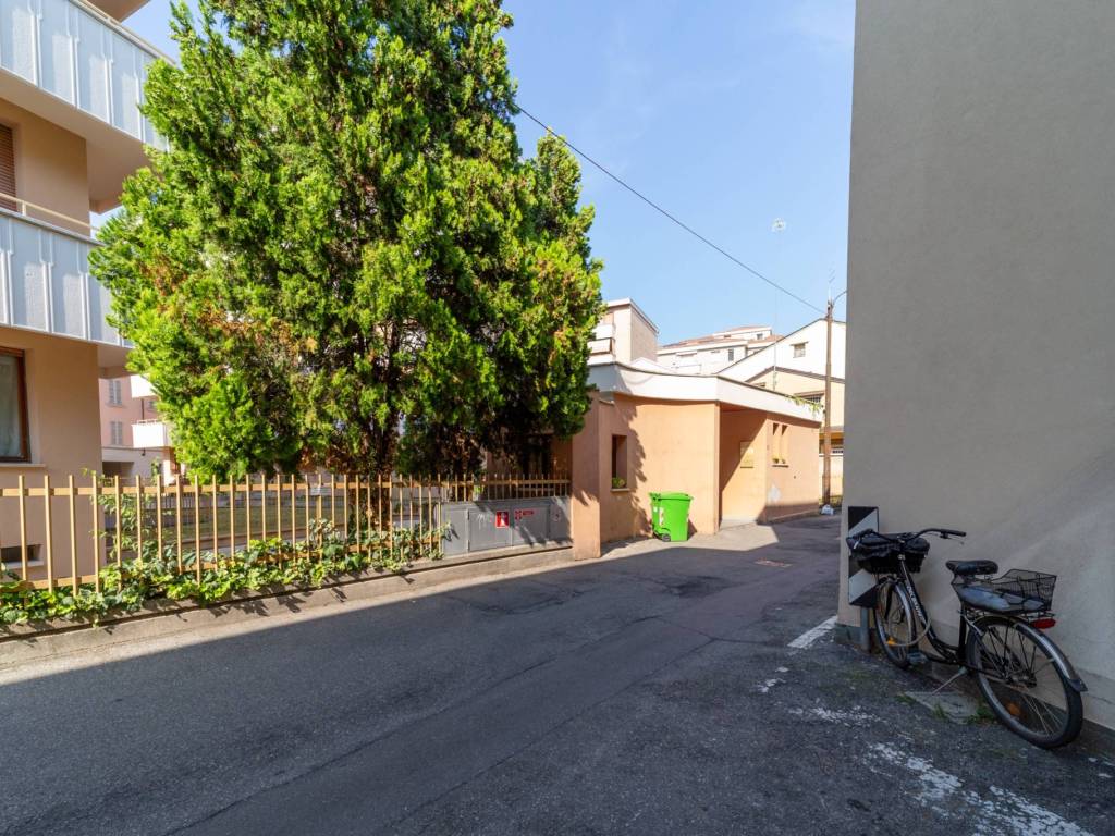Box / garage a Parma in Via Madre Anna Maria Adorni - Foto 3