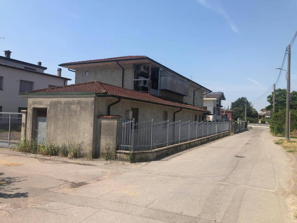 Immobile a Casalmorano in via europa ang. via carcano - Foto 2