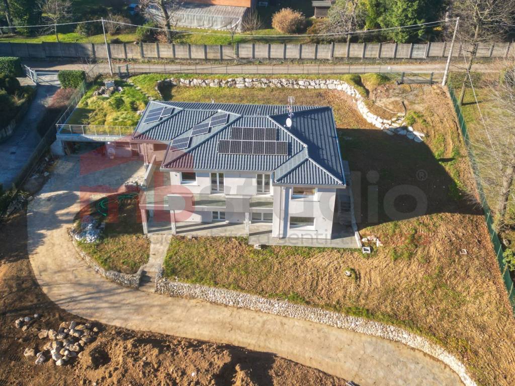 Villa a Venegono superiore in Via Don E. Vismara - Foto 2