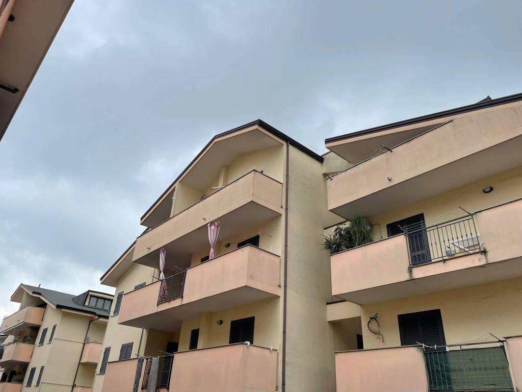 Palazzo / stabile a Vitulazio in Viale Dante - Foto 2