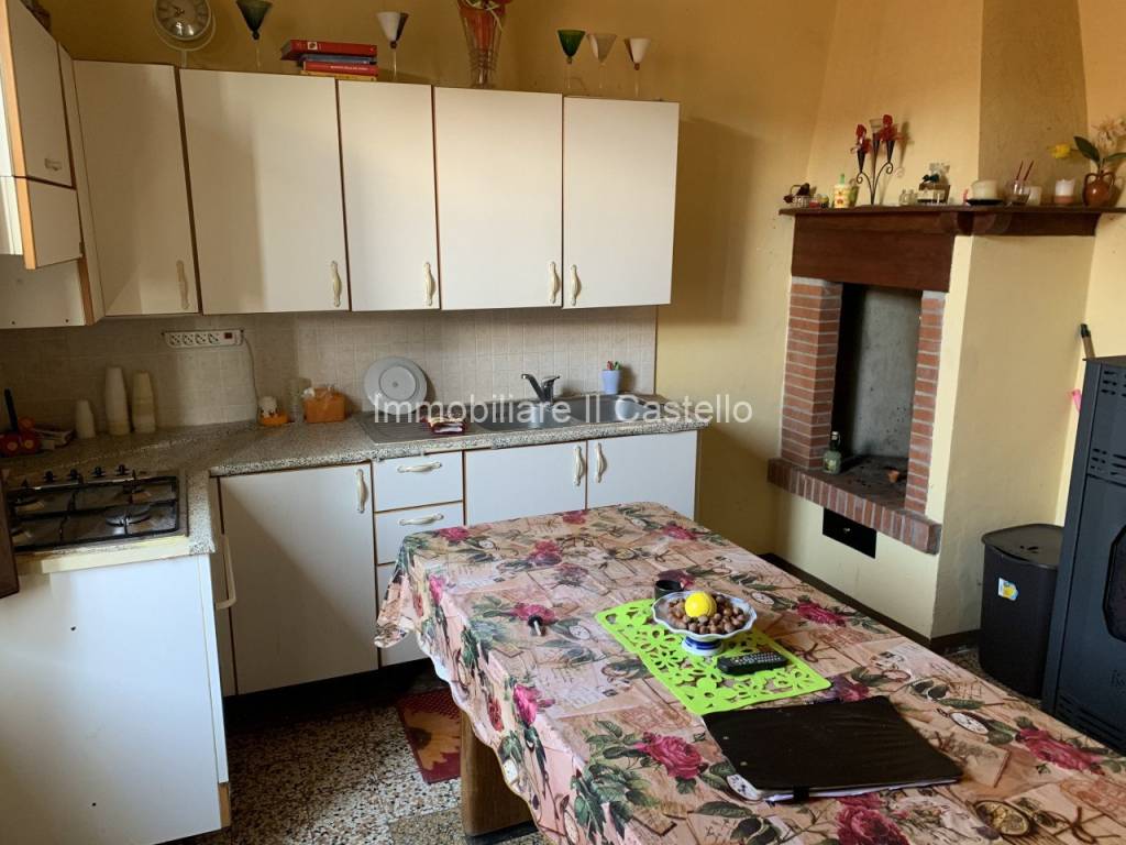Villa a Castiglione del lago in Via della Vittoria - Foto 2