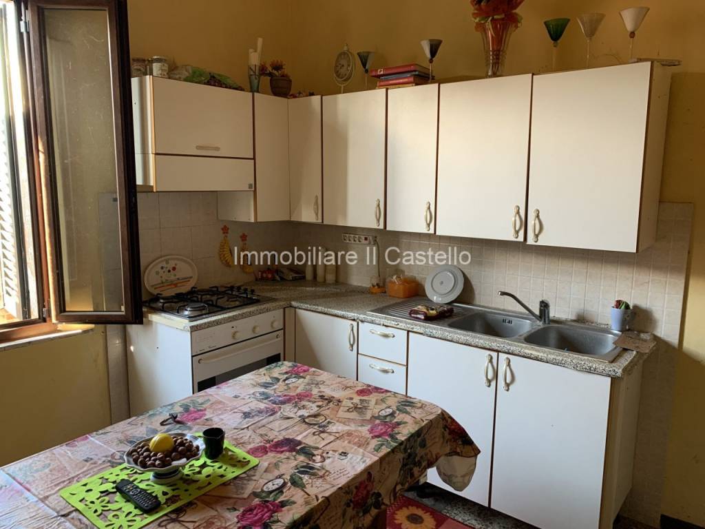 Villa a Castiglione del lago in Via della Vittoria - Foto 3