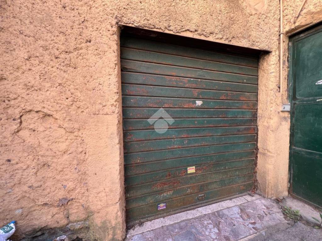 Box / garage a Genzano di roma in Via Fratelli Colabona, 3 - Foto 2