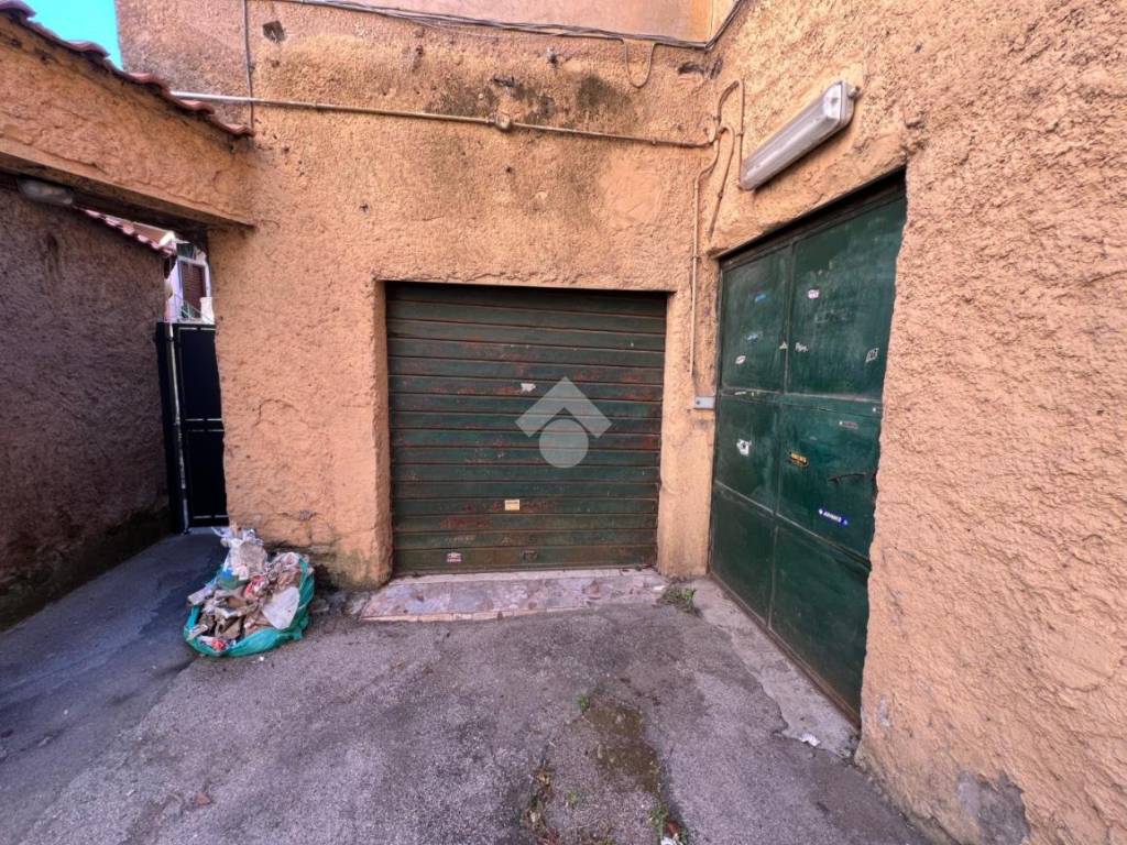 Box / garage a Genzano di roma in Via Fratelli Colabona, 3 - Foto 3