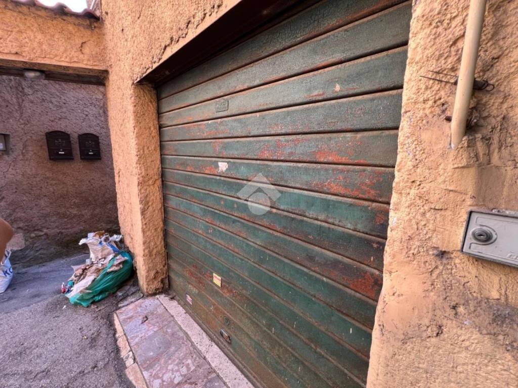 Box / garage a Genzano di roma in Via Fratelli Colabona, 3 - Foto 4
