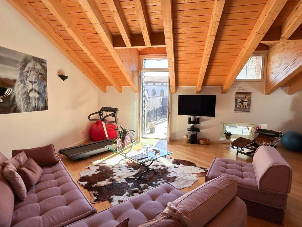 Appartamento a Como in Via Giosuè Carducci, 5 - Foto 2