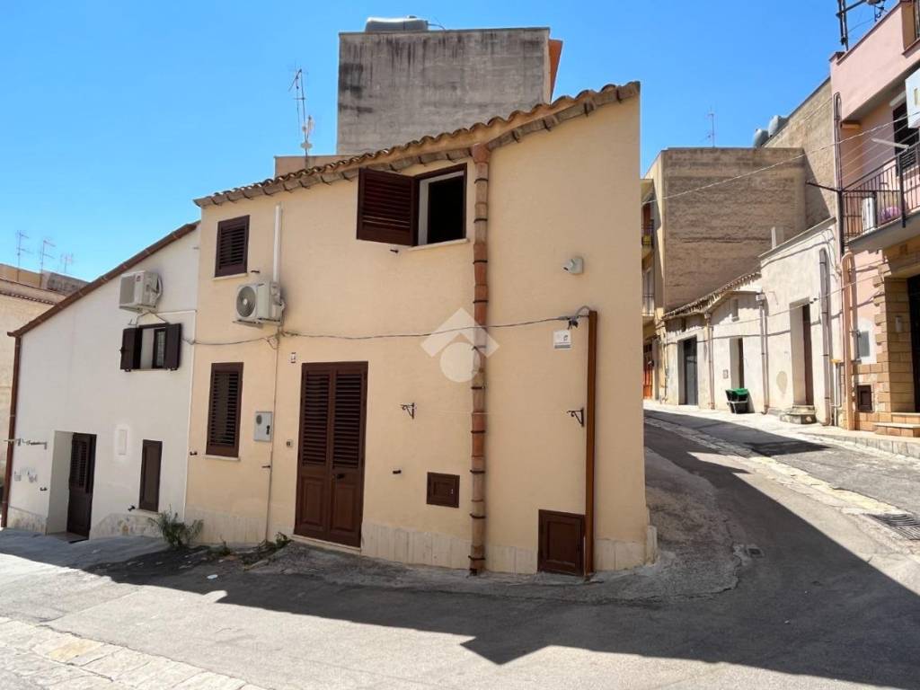 Casa indipendente a Castellammare del golfo in Via Giovanni Amendola, 8 - Foto 2