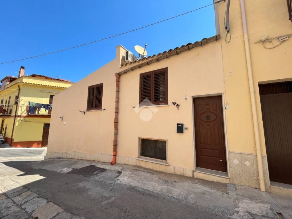 Casa indipendente a Castellammare del golfo in Via Giovanni Amendola, 8 - Foto 3