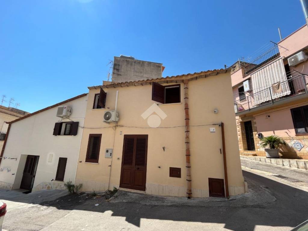 Casa indipendente a Castellammare del golfo in Via Giovanni Amendola, 8 - Foto 4