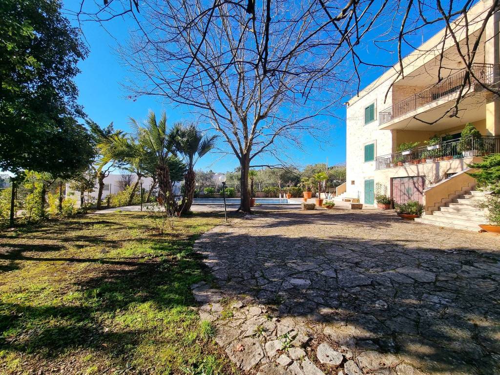 Villa a Fasano in Viale del Bosco - Foto 2
