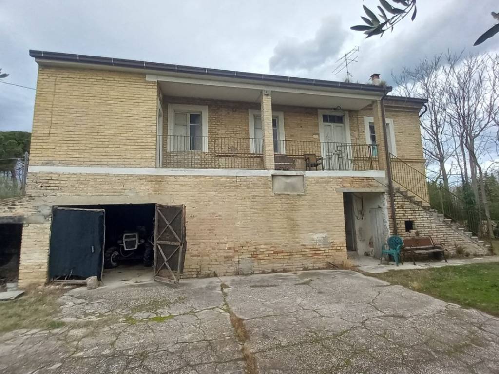 Rustico / casale a Fermo in Strada Provinciale Paludi, 369 - Foto 2