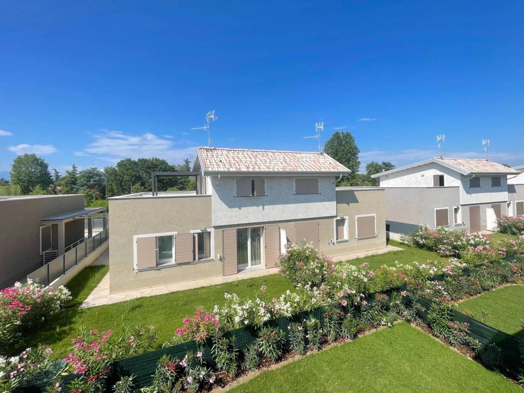 Villa a Peschiera del garda in Via Lugana - Foto 2