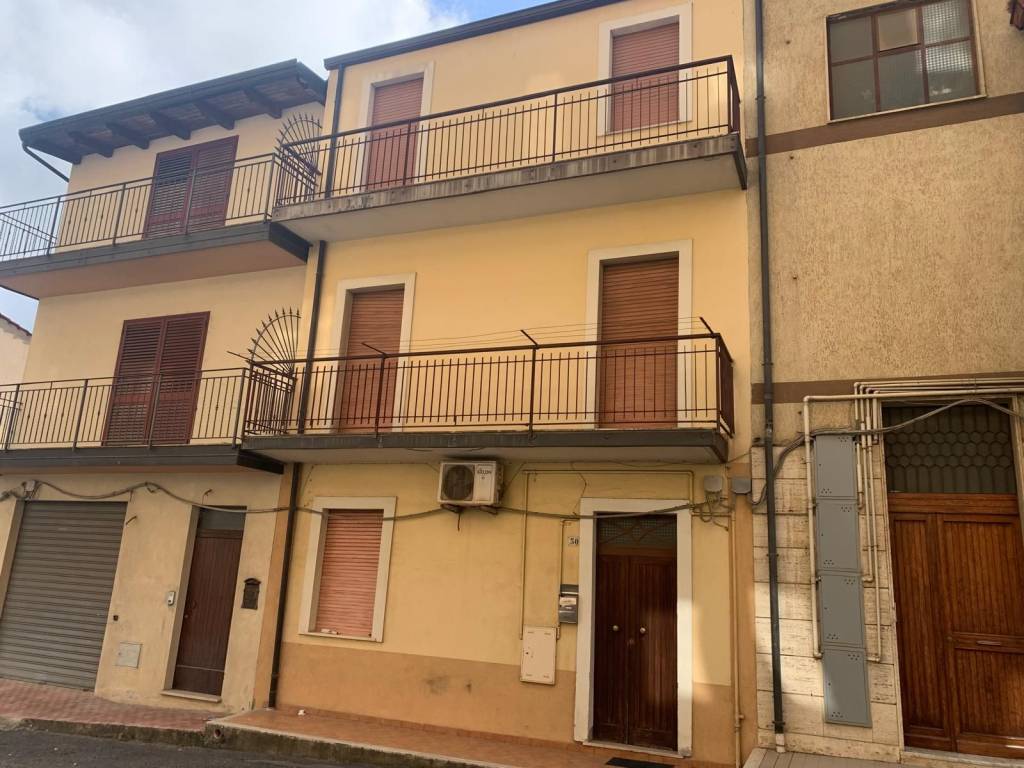 Casa indipendente a Vibo valentia in Via Camillo Benso di Cavour, 50 - Foto 2