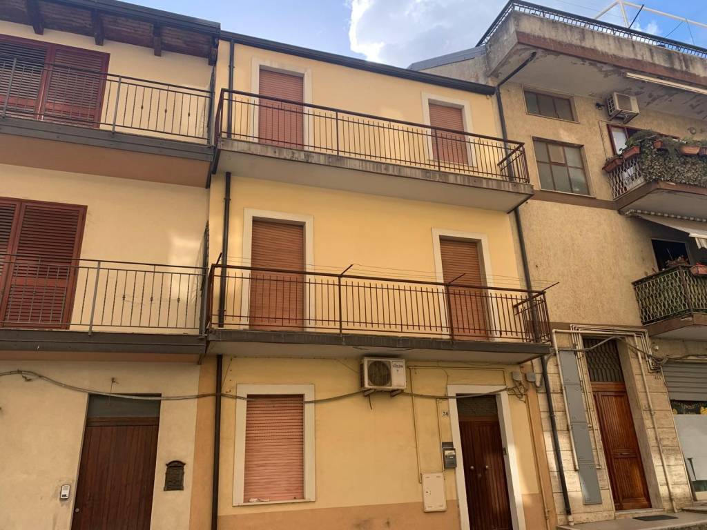 Casa indipendente a Vibo valentia in Via Camillo Benso di Cavour, 50 - Foto 3