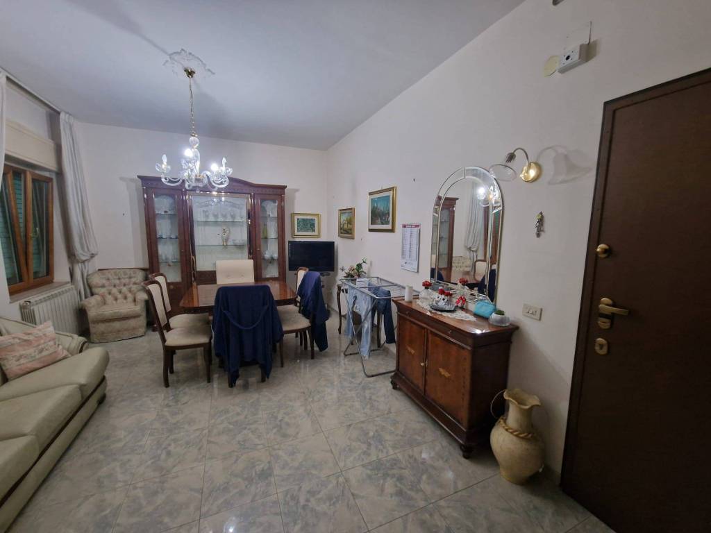Appartamento a Crotone in Via Cappuccini, 49 - Foto 2