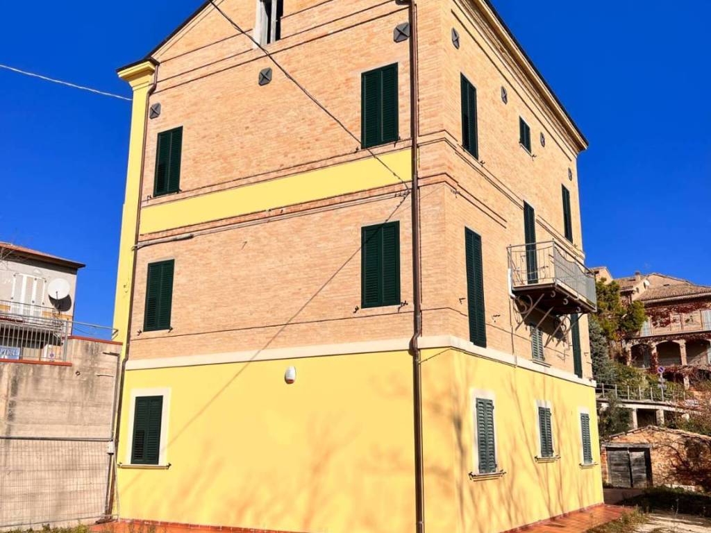 Casa indipendente a Montegiorgio in Viale Ugolino - Foto 2