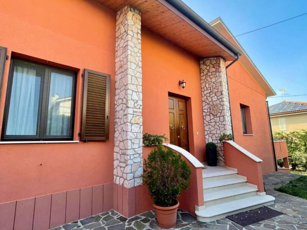 Villa a Terre roveresche in Via giacomo matteotti s.n.c - Foto 2