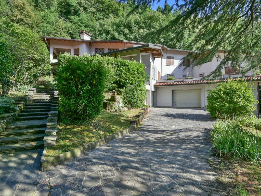 Villa a Erba in Via dei Frassini - Foto 2