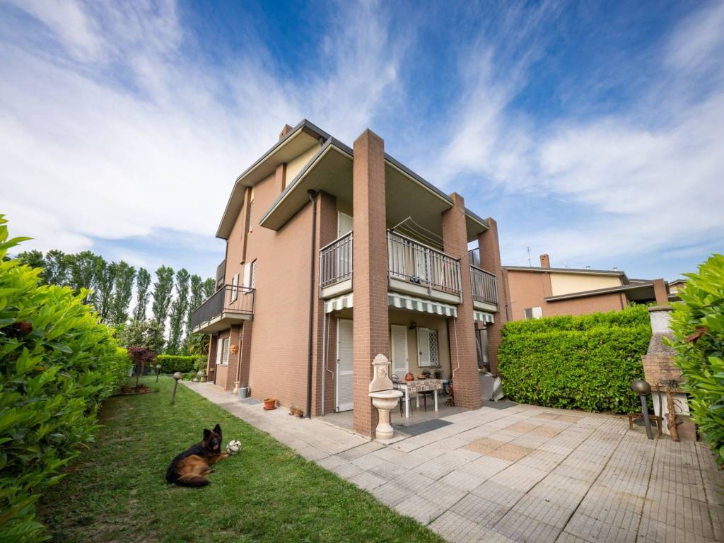 Villa a Beinasco in Via Generale Perotti, 39 - Foto 3