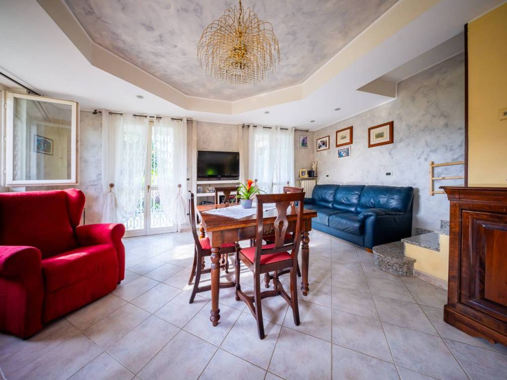 Villa a Beinasco in Via Generale Perotti, 39 - Foto 4