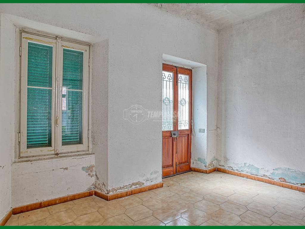 Appartamento a Luvinate in Via Vittorio Veneto - Foto 2