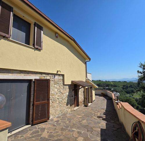 Rustico / casale a Gualdo cattaneo in Via Dei Colli 31 - Foto 3