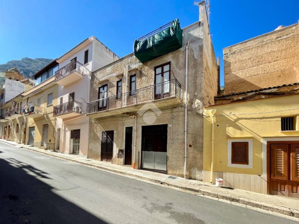 Casa indipendente a Castellammare del golfo in Via Generale Michele di Gaetano - Foto 3
