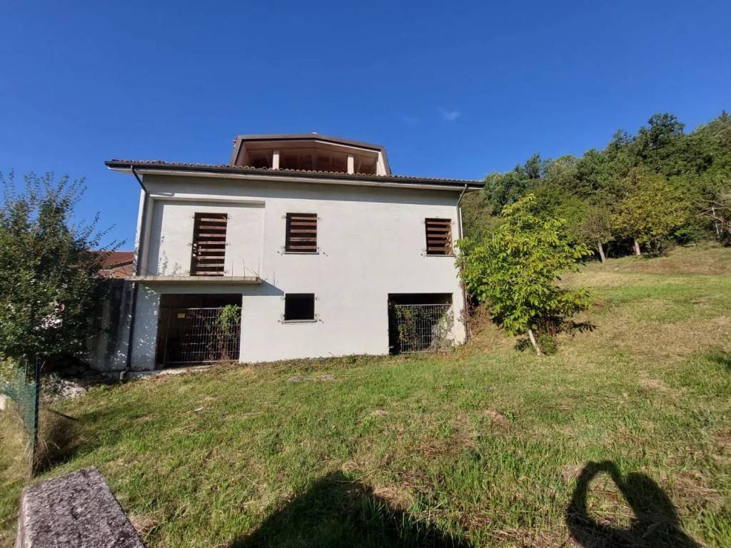 Villa a Sant'angelo in vado in Strada Provinciale Piandimeletese S.N.C. - Foto 2