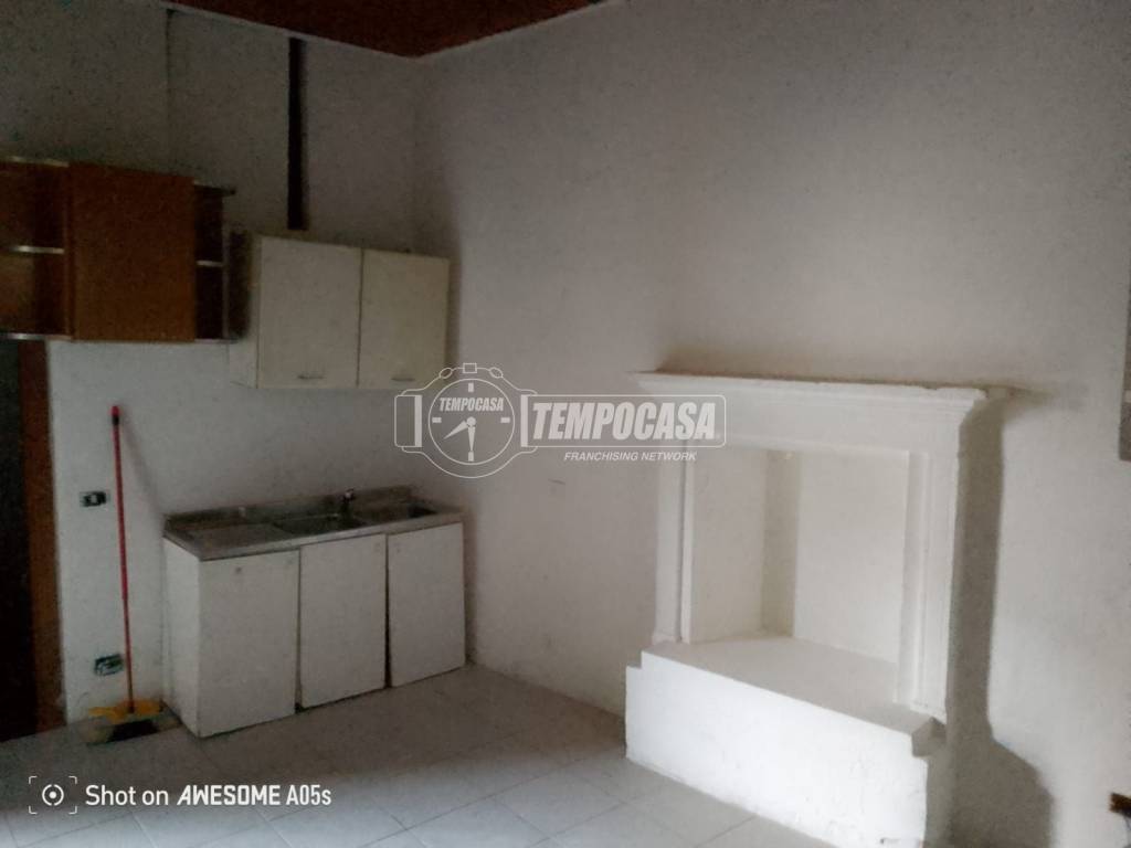 Appartamento a Capiago intimiano in Via Umberto I 23 - Foto 2