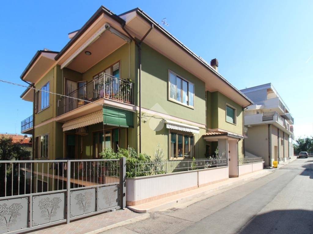 Appartamento a Roseto degli abruzzi in VIA MINCIO, 75 - Foto 2