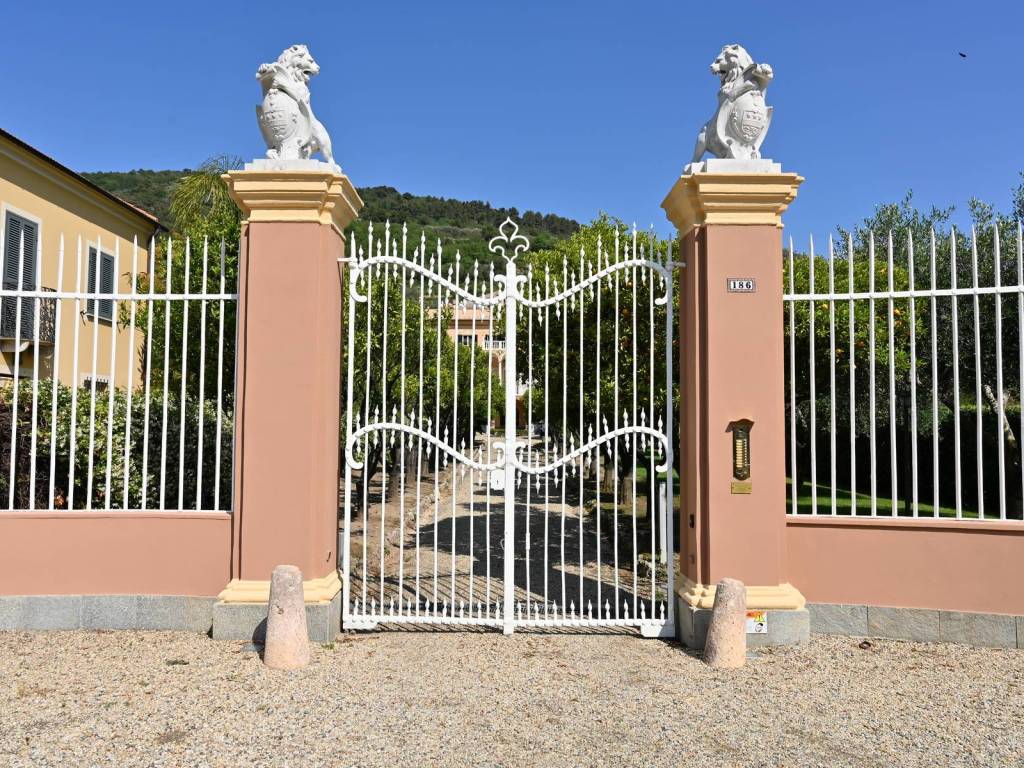 Appartamento a Finale ligure in Via Calvisio, 186 - Foto 4