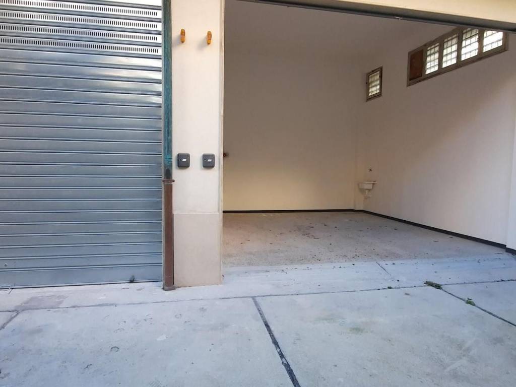 Box / garage a Loano in Via Aurelia, 384 - Foto 2